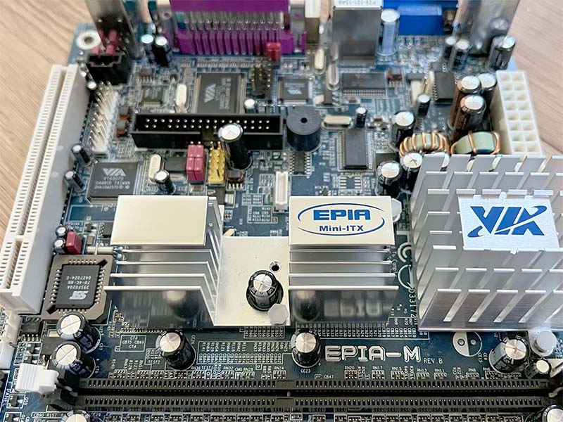 VIA Epia ITX Motherboard als Basis für einen Gira Homeserver